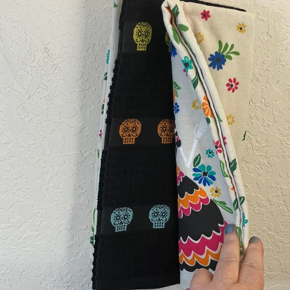 NWT Cynthia Rowley Colorful Dia de Los muertos Kitchen Towels Set
